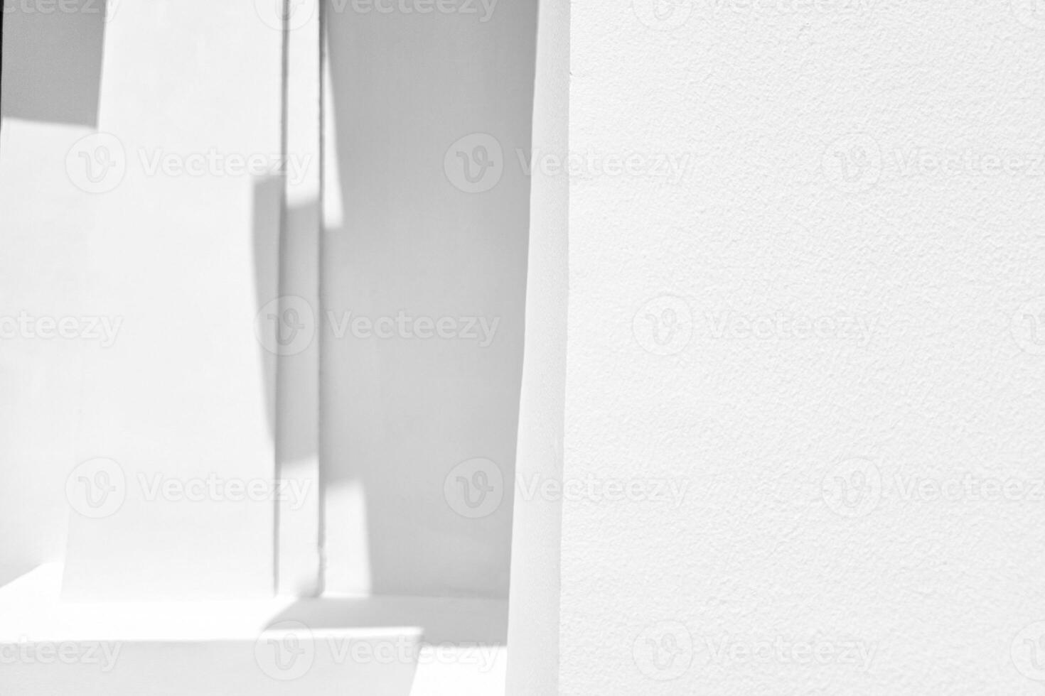 branco reboco parede com natural luz e sombra fundo. foto