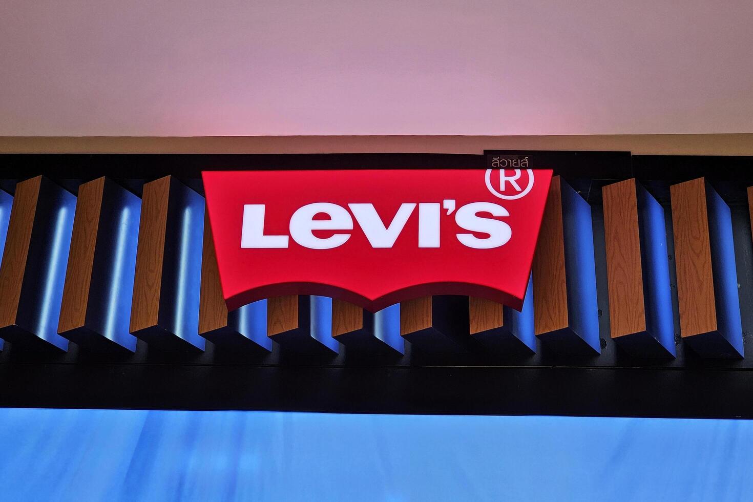 Bangkok, Tailândia novembro 07, 2023 levis placa. levi Strauss e co. é a americano roupas companhia este estava fundado dentro pode 1853. foto