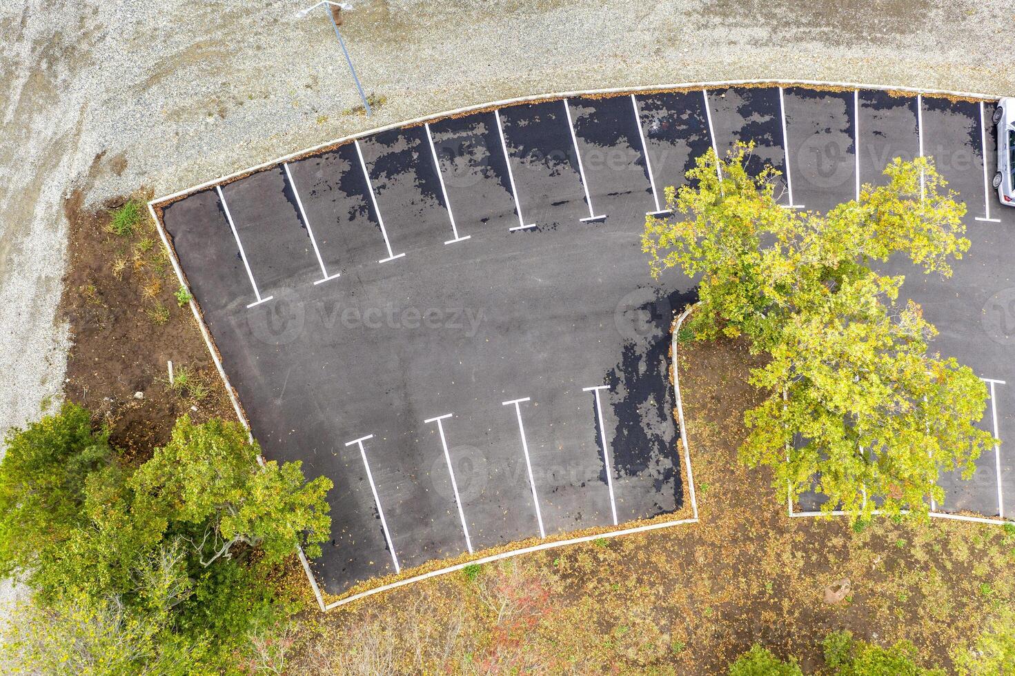 vista aérea superior de estacionamentos vazios. fotografia de drones. foto