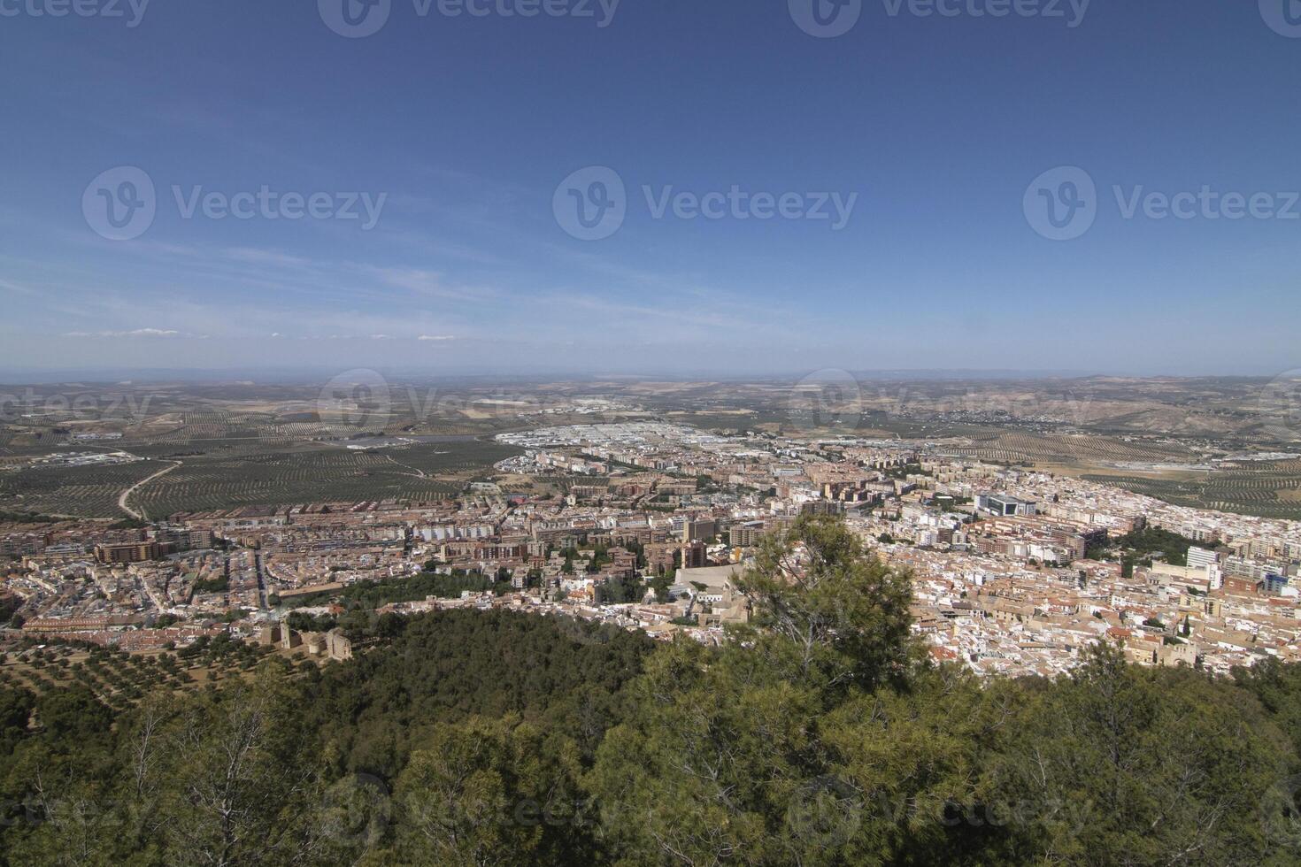 caminhos por aí santa catalina castelo dentro Jaén, Espanha. magnífico Visualizações às a topo do a santa catalina colina. foto