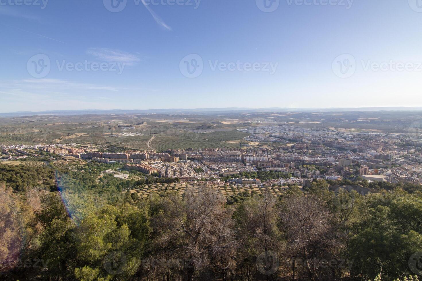 caminhos por aí santa catalina castelo dentro Jaén, Espanha. magnífico Visualizações às a topo do a santa catalina colina. foto