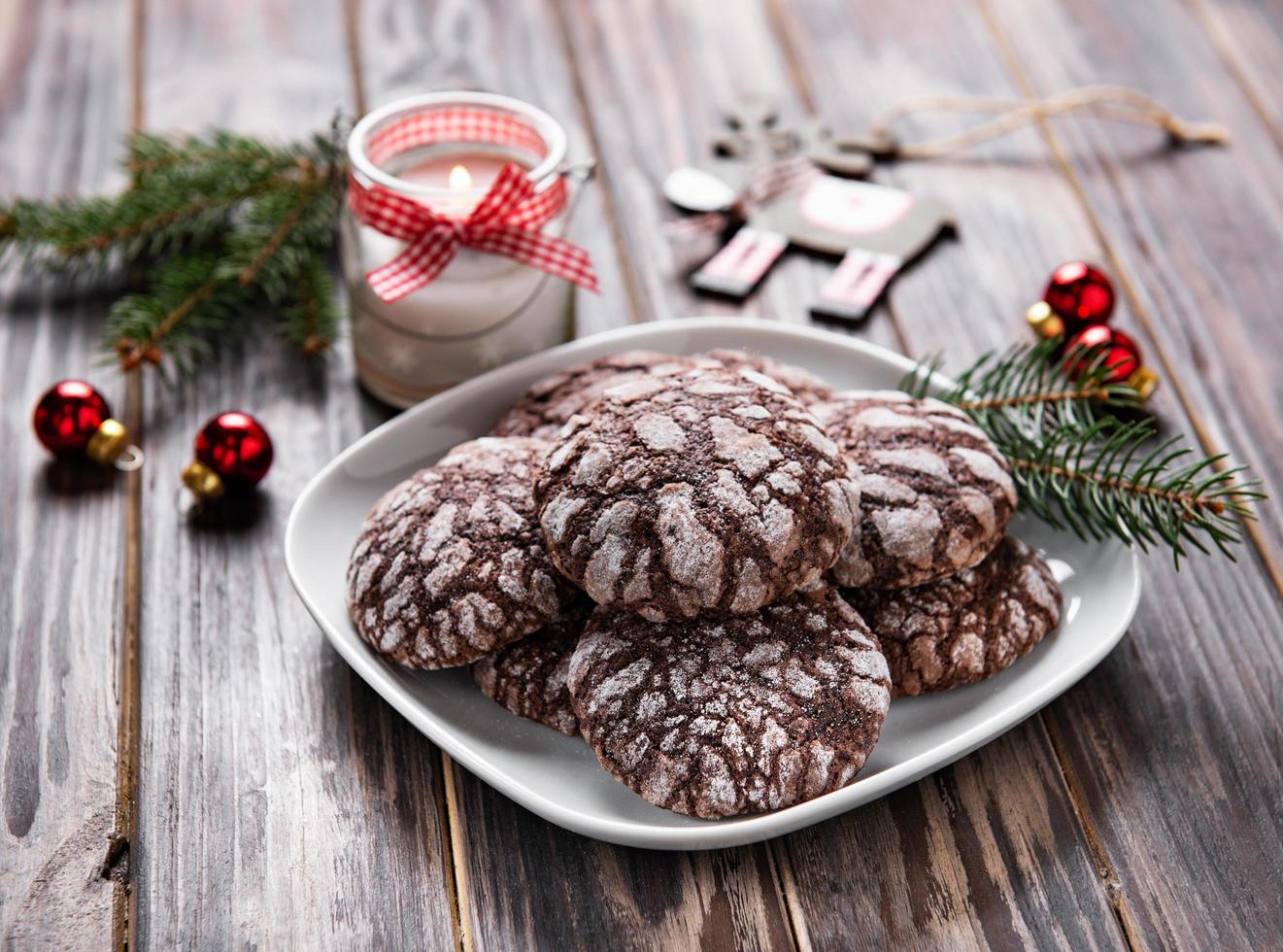 biscoitos de chocolate crepitantes de natal foto