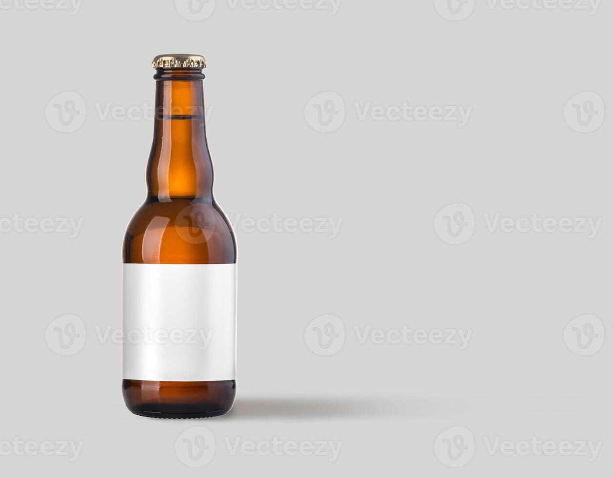Castanho Cerveja garrafa isolado foto