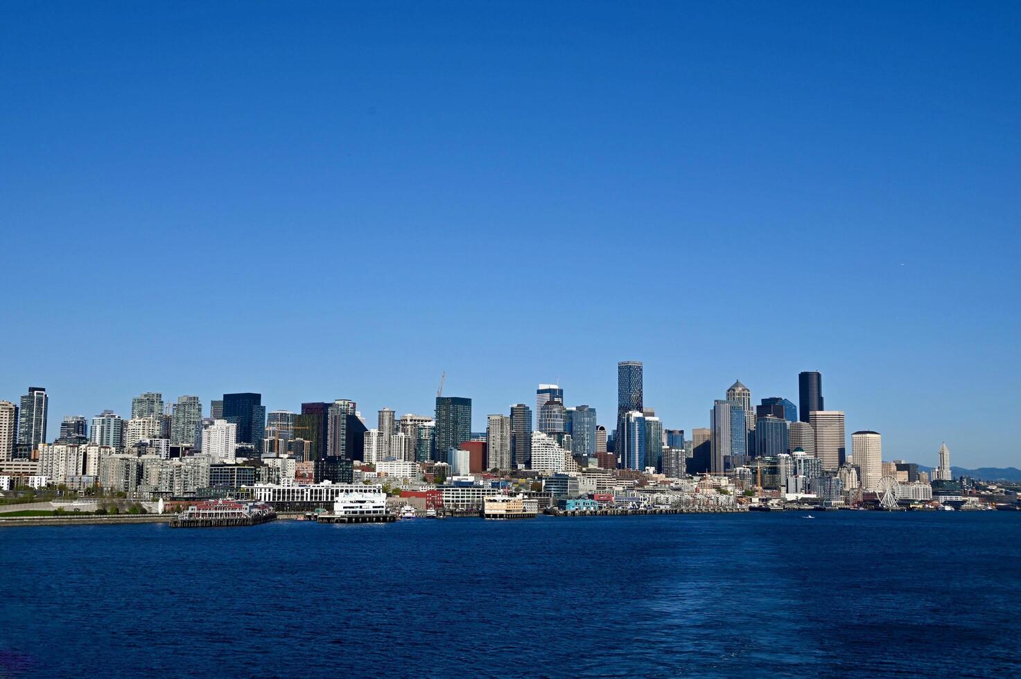 centro da cidade Seattle Horizonte visto a partir de a água foto