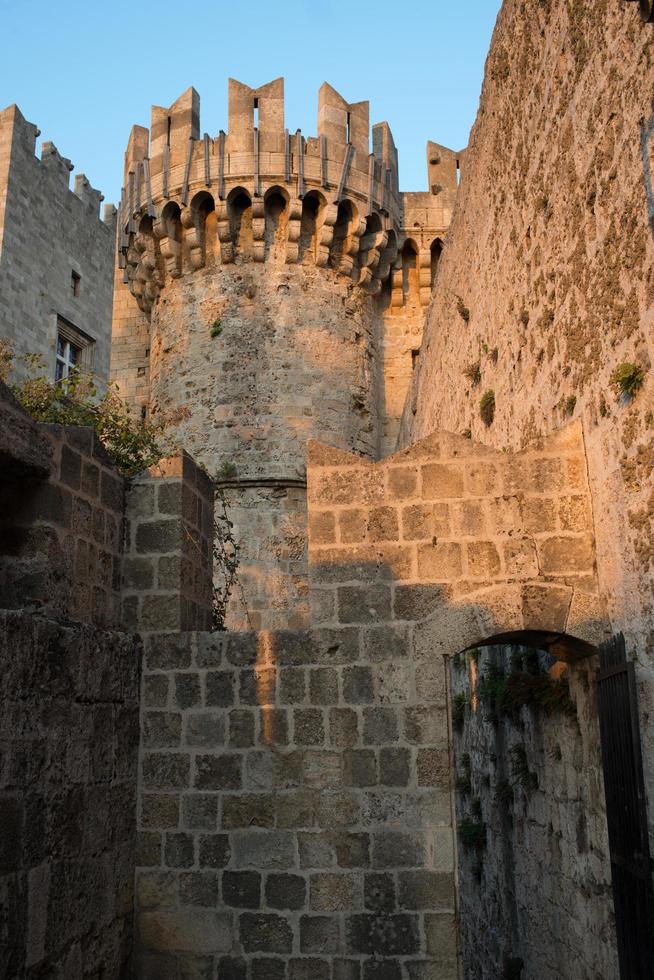 antiga fortificação de pedra na cidade de Rodes, Rodes, Dodecaneso, Grécia foto