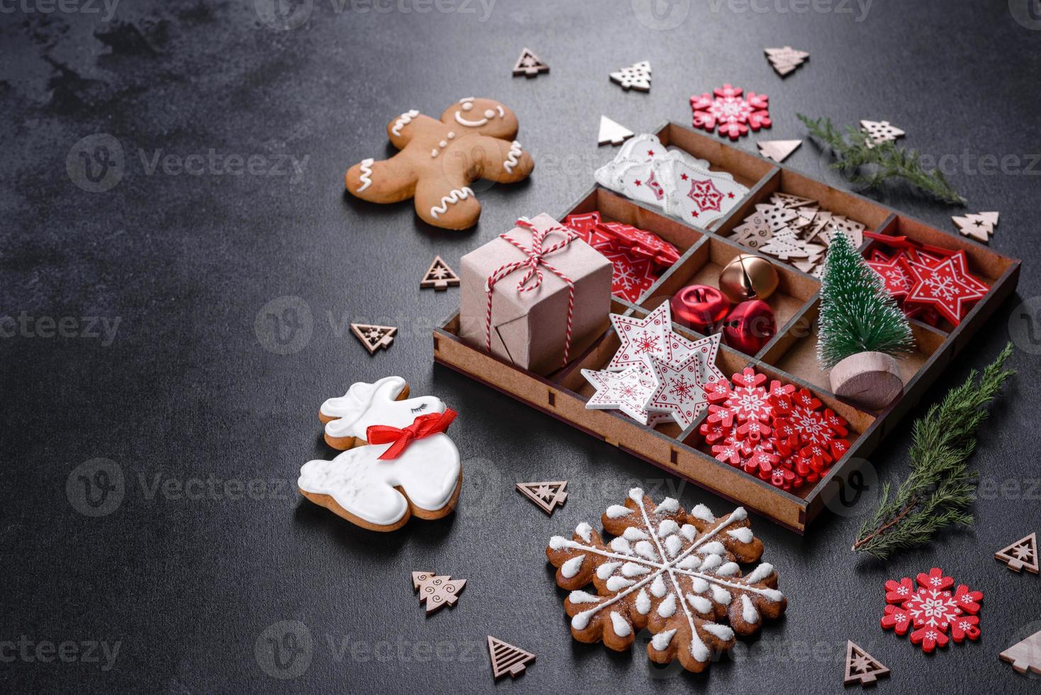 decorações de natal para árvores de natal e pão de mel foto