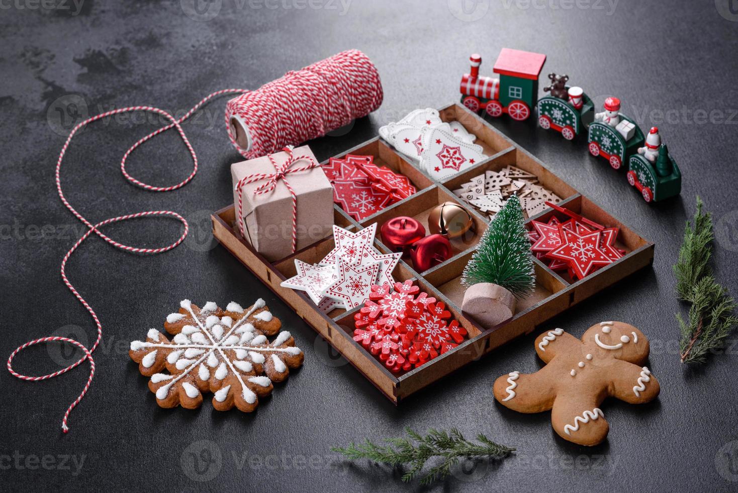 decorações de natal para árvores de natal e pão de mel foto