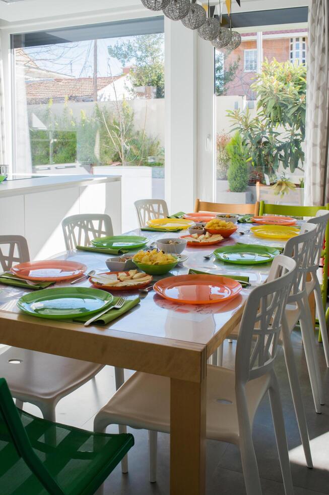 colorida ampla família mesa foto