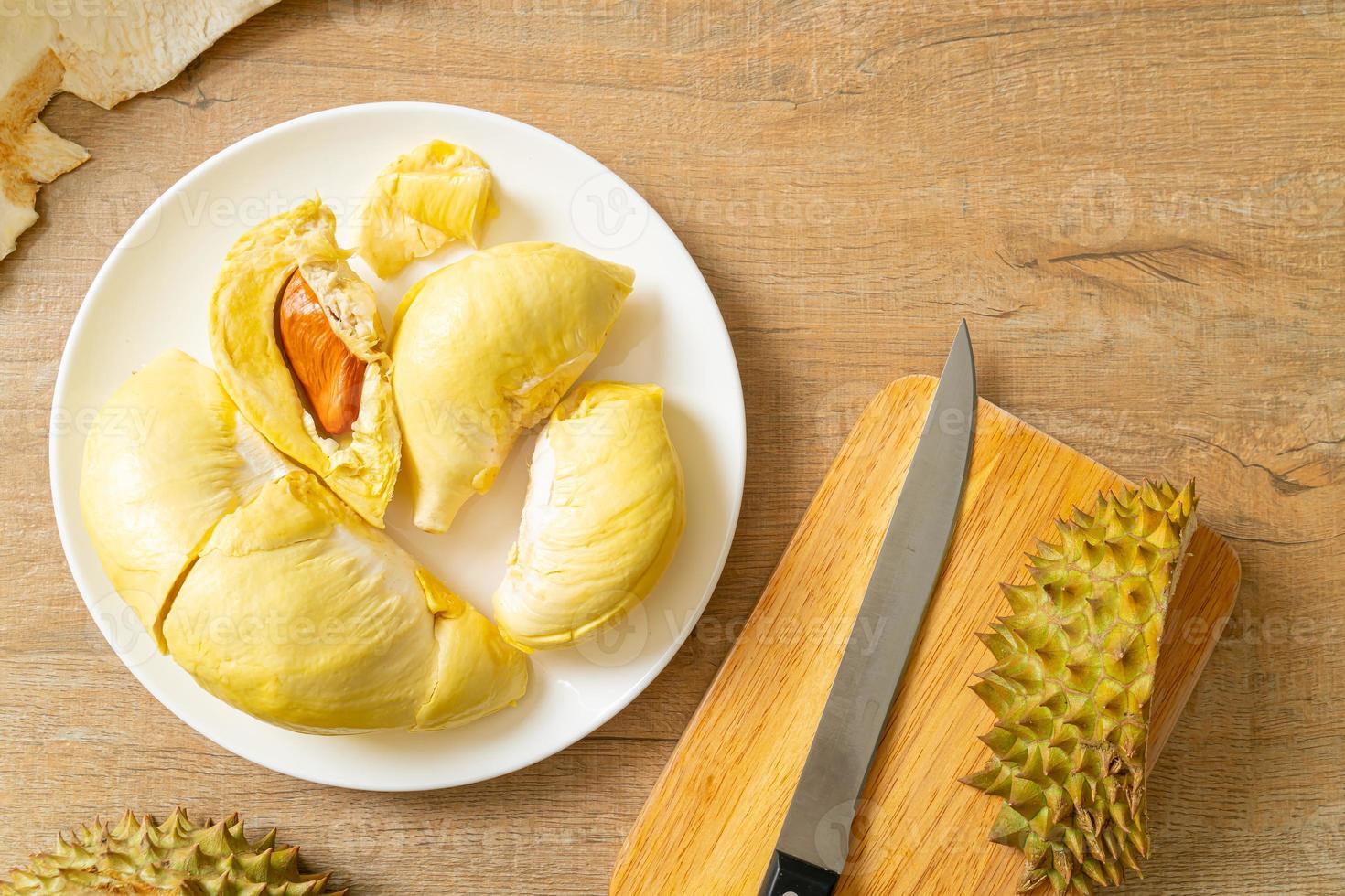 durian maduro e fresco, casca de durian foto