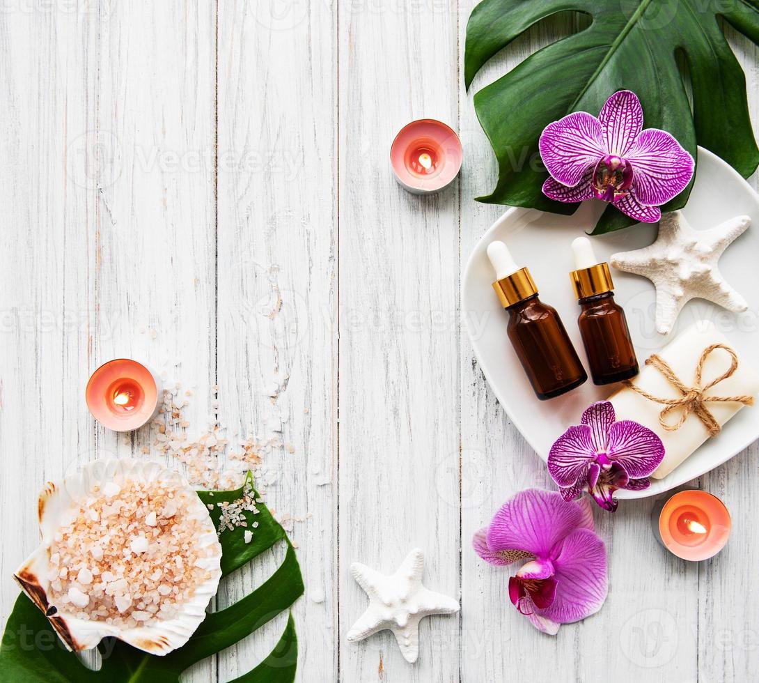 ingredientes naturais de spa com flores de orquídea foto