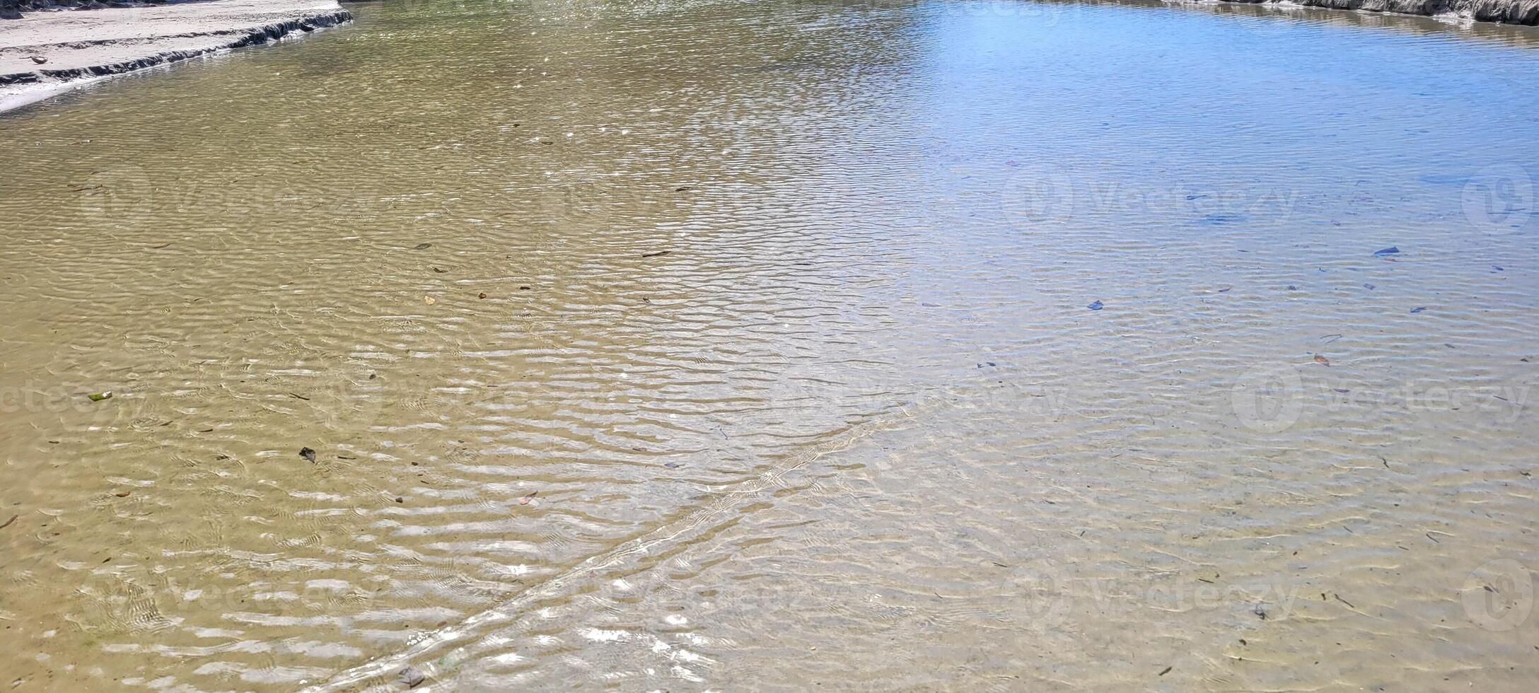 imagem do mar ondas em a norte costa do Brasil dentro ubatuba itamambuca de praia foto