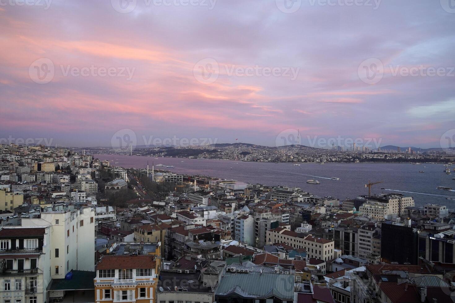 Istambul aéreo paisagem urbana às pôr do sol a partir de galata torre marmora mar foto