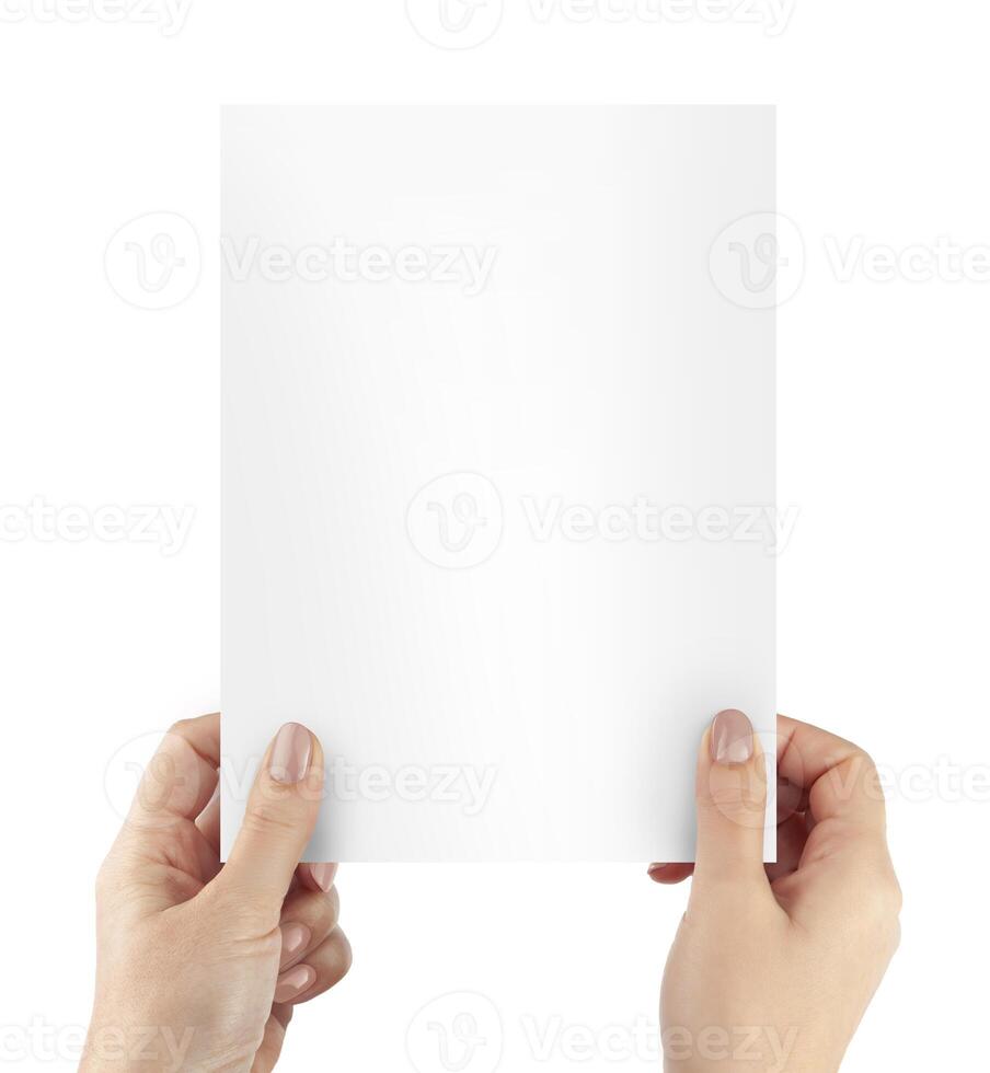 mulher mãos segurando a em branco papel foto