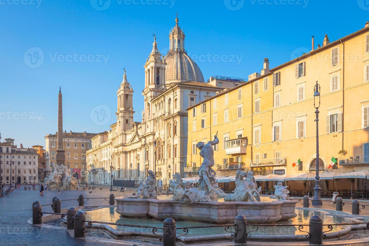 luz do nascer do sol na piazza navona - praça navona foto