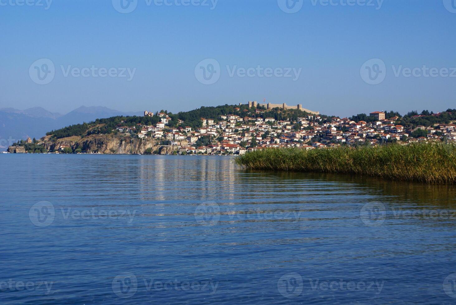 a fortaleza do czar Samuel fotografado a partir de distância, dentro Ohrid, Macedônia foto