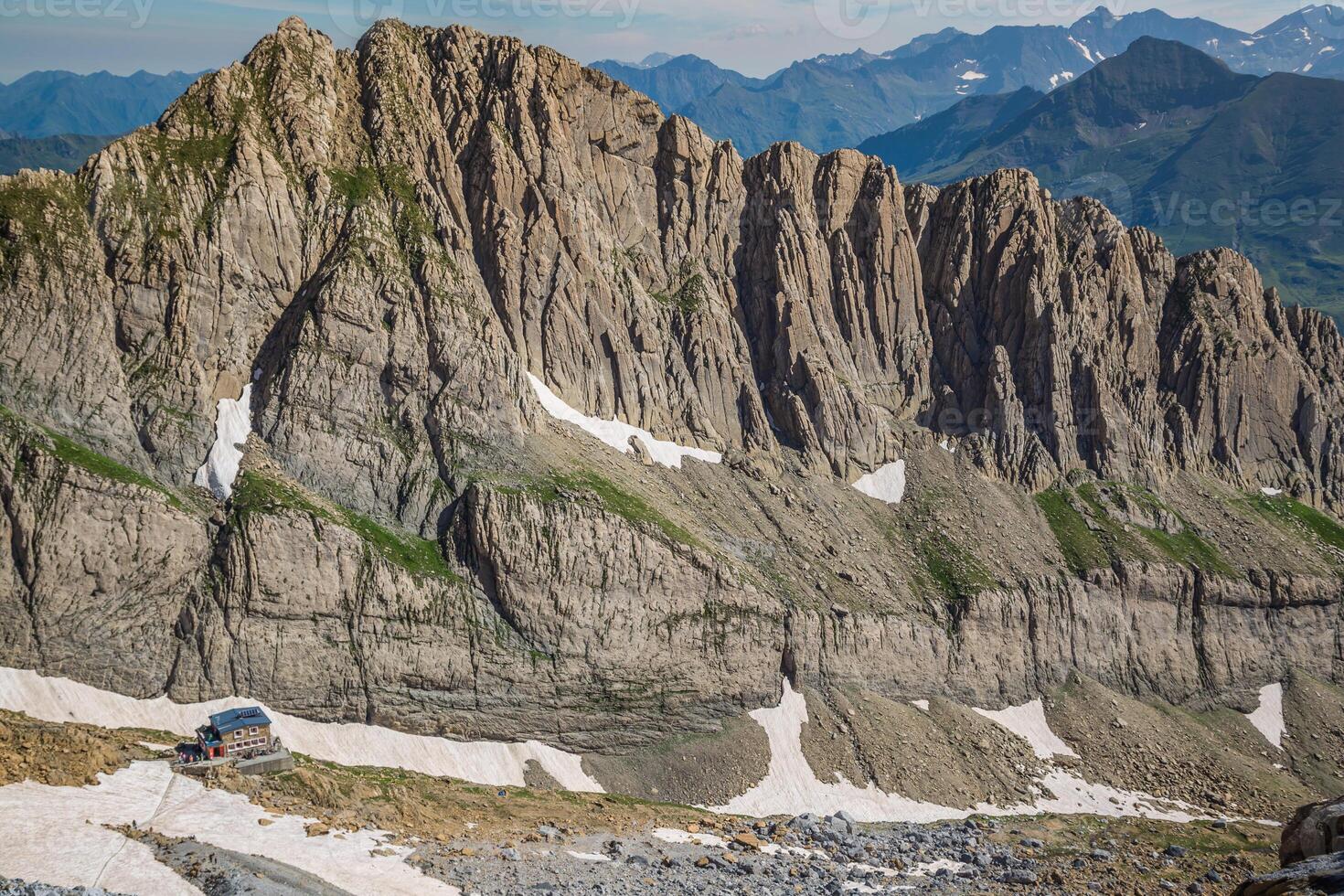 cirque de gavarnie, com a gavarnie cai Visão a partir de a passar do sarradetes, francês Pirineus foto