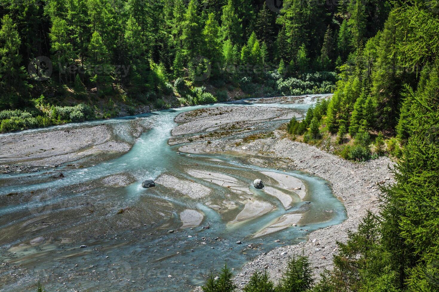 pousada no rio alpes suíço e pontresina foto