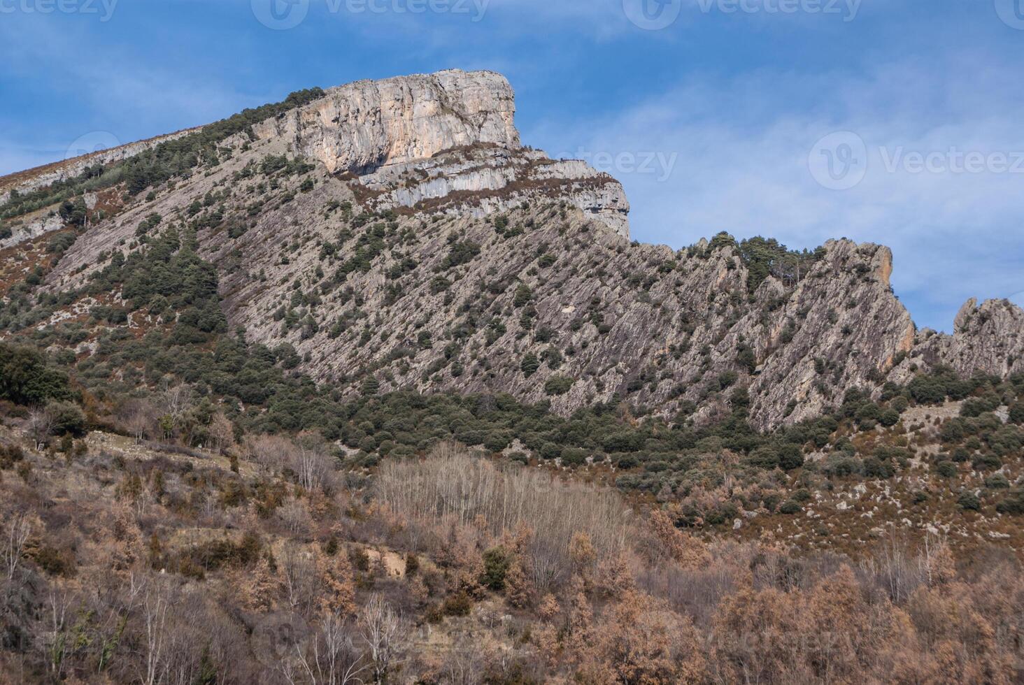 pináculos no vale do anisclo, parque nacional de ordesa, pirineus, huesca, aragão, espanha foto