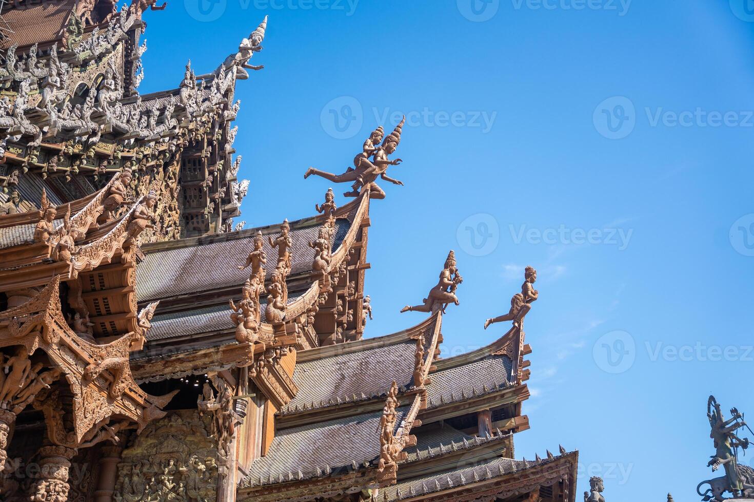 santuário do verdade de madeira têmpora dentro Pattaya Tailândia é uma gigantesco madeira construção localizado às a capa do Naklua Pattaya cidade. santuário do verdade têmpora. foto