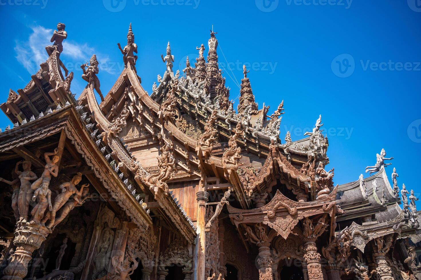 santuário do verdade de madeira têmpora dentro Pattaya Tailândia é uma gigantesco madeira construção localizado às a capa do Naklua Pattaya cidade. santuário do verdade têmpora. foto