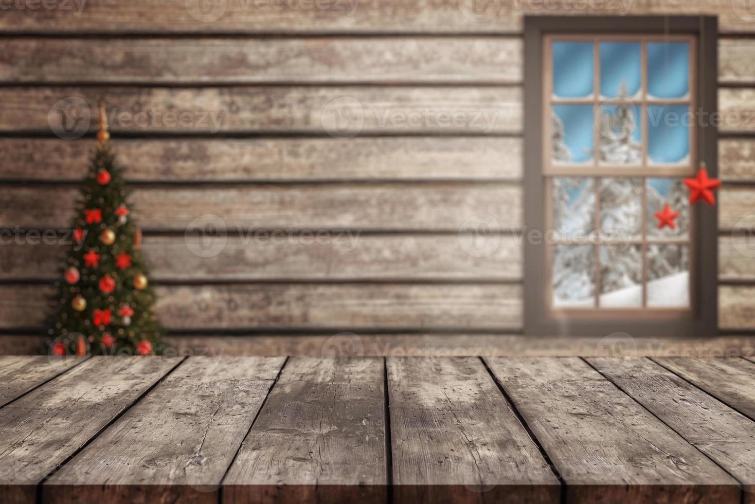 mesa de madeira vazia em casa de campo com enfeites de natal foto