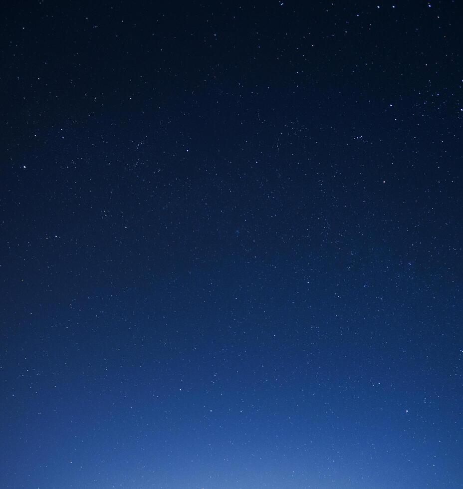 lindo noite céu com Estrela fundo foto