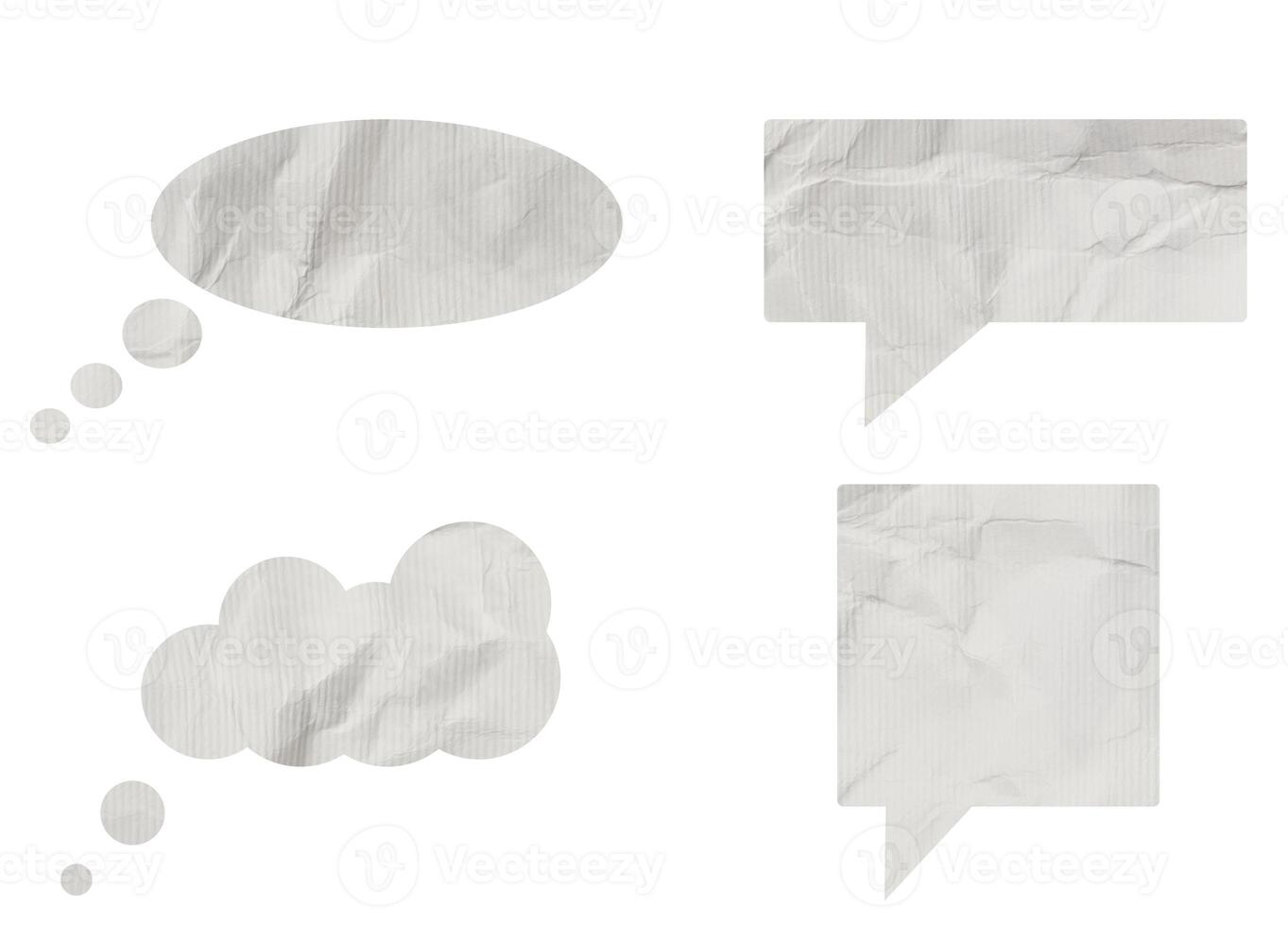 conversação nuvens cortar fez do branco amassado papel em isolado fundo foto