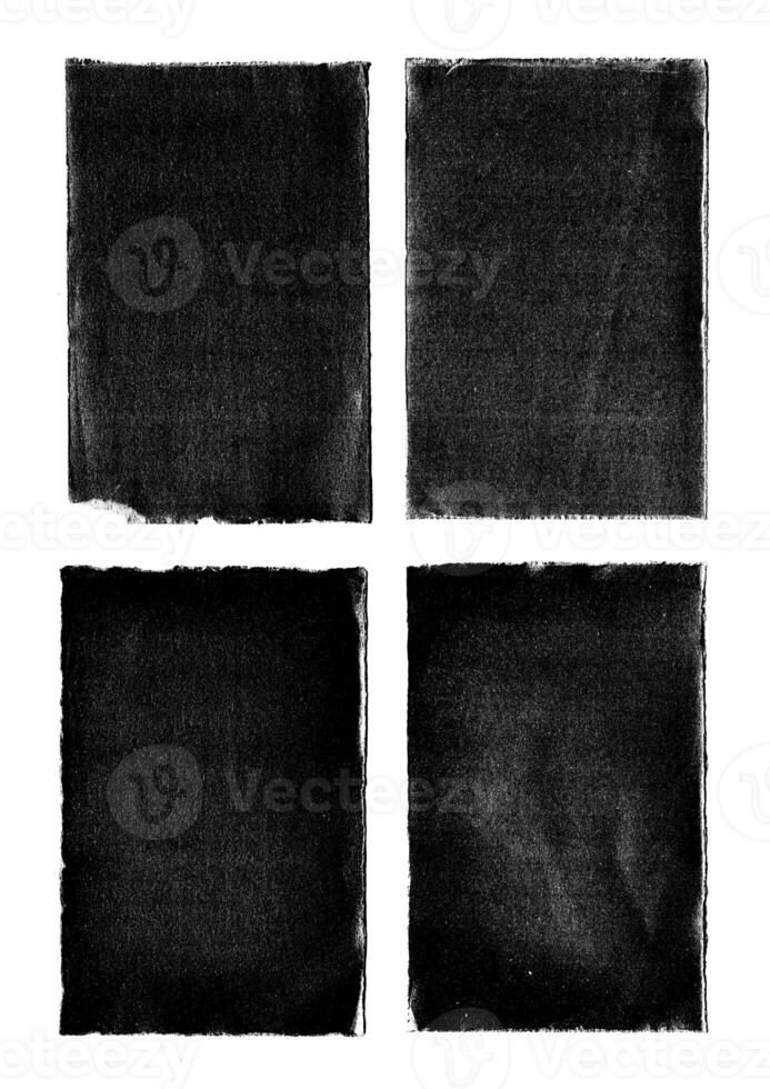 velho Preto esvaziar envelhecido estragado papel cartão foto cartão isolado em Preto. real meio-tom Varredura. guardada arestas. rude grunge gasto arranhado rasgado rasgado textura. angustiado sobreposição superfície