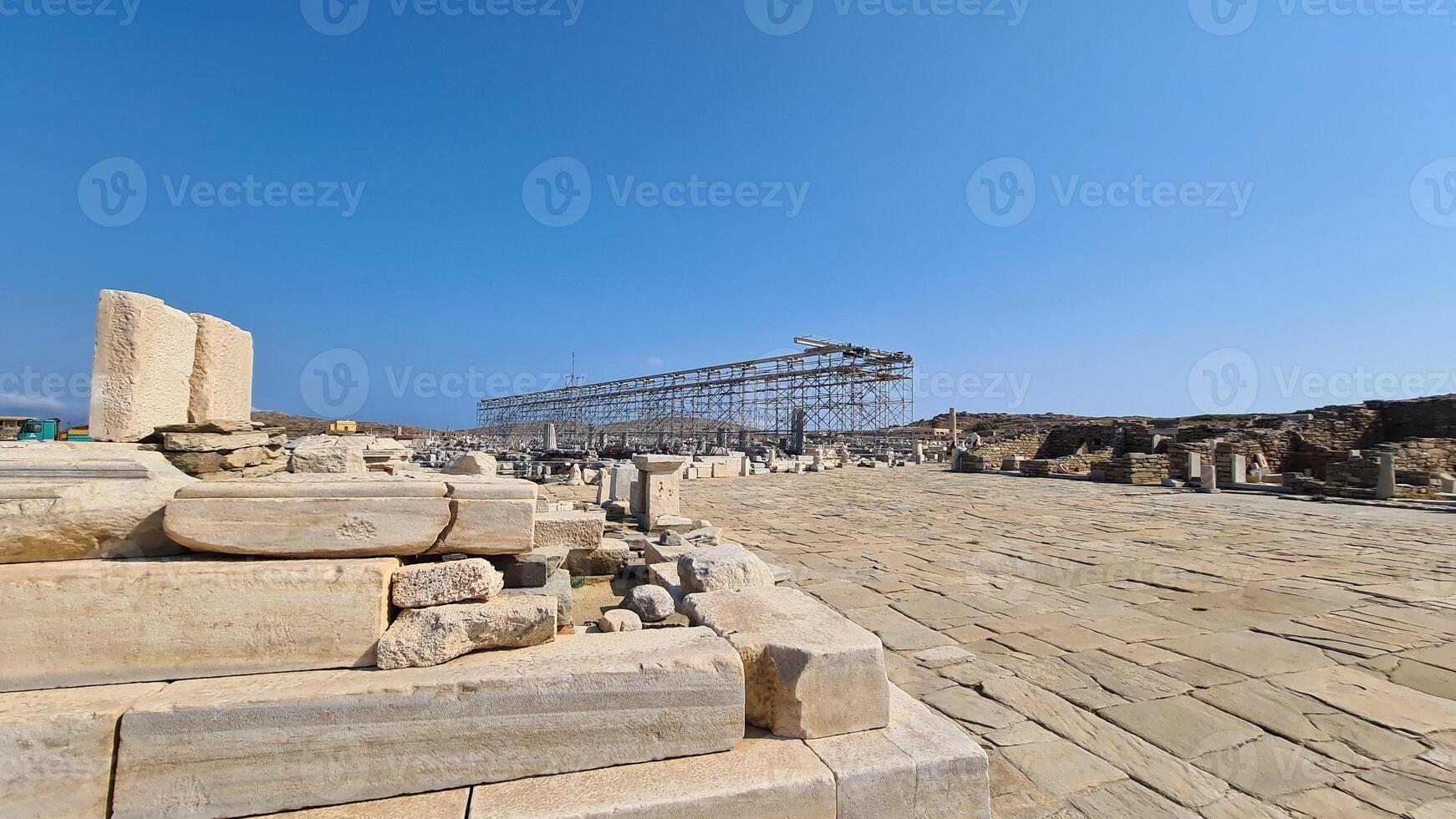 Delos ilha, uma jóia dentro a egeu mar, detém rico mitológico e arqueológico significado foto