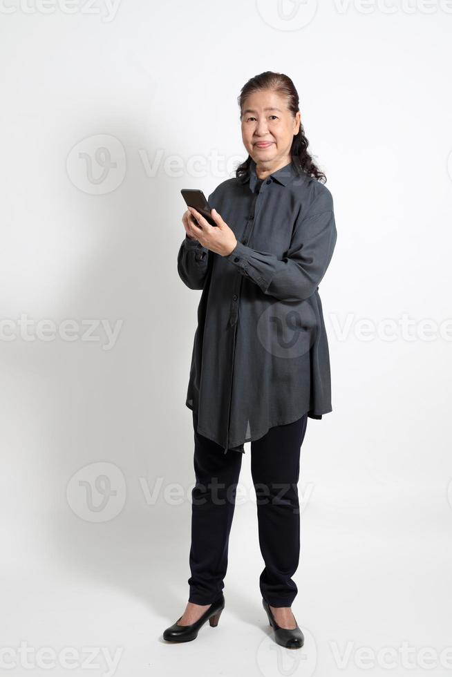mulher asiática sênior foto