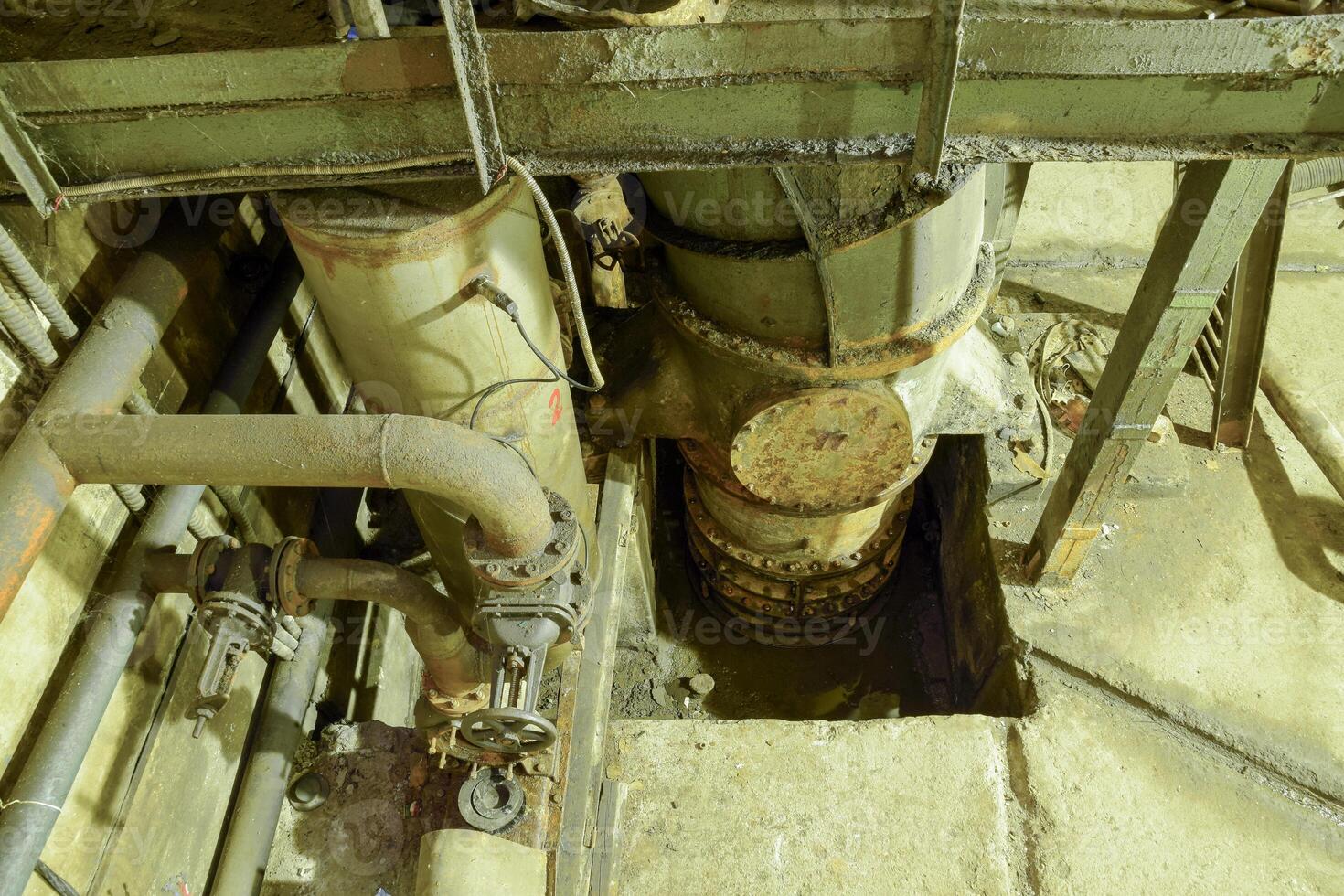 porão do uma água bombeamento estação. abandonado Pós-apocalíptico foto