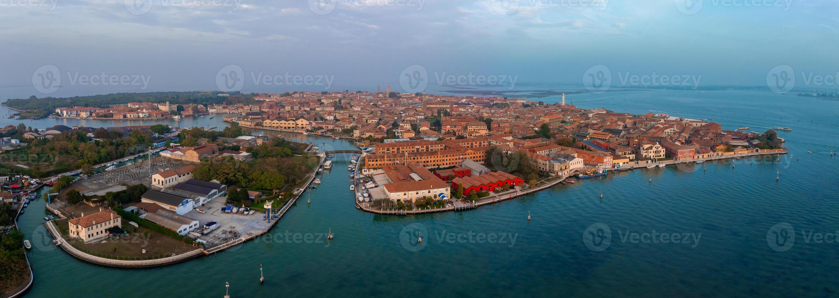 aéreo Visão do murano ilha dentro Veneza lagoa, Itália foto