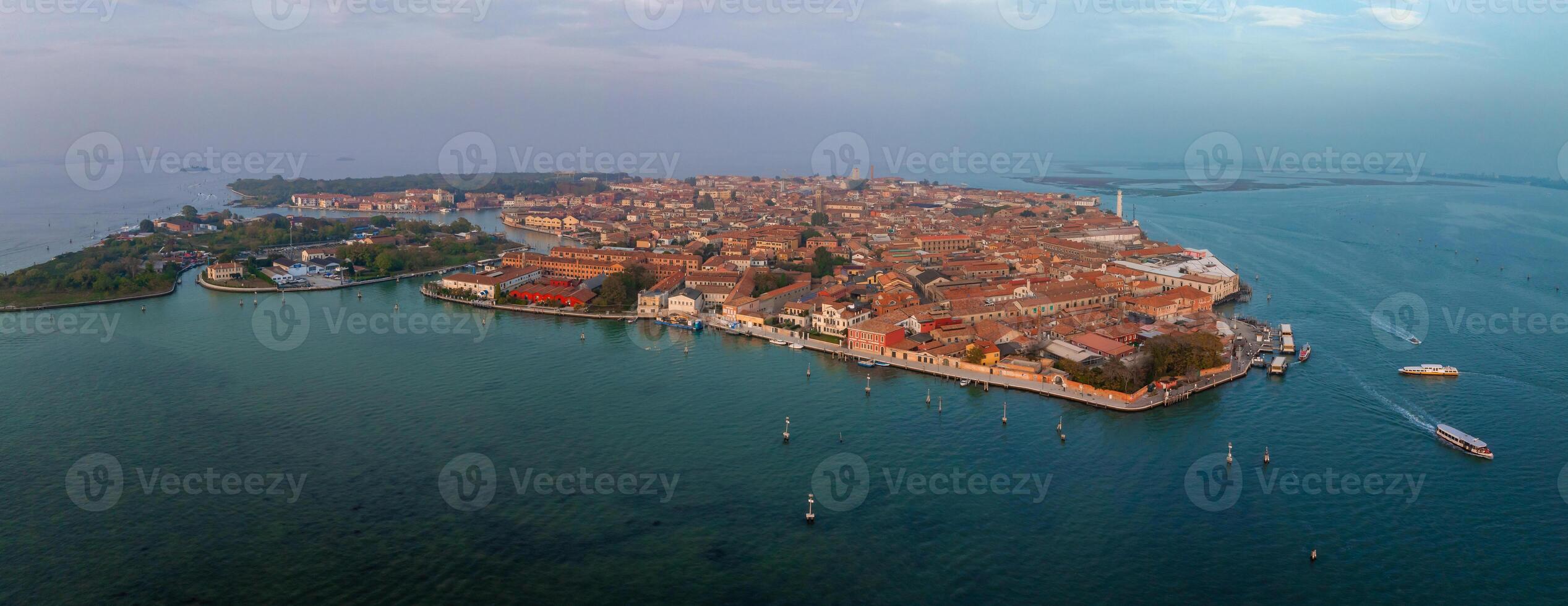 aéreo Visão do murano ilha dentro Veneza lagoa, Itália foto