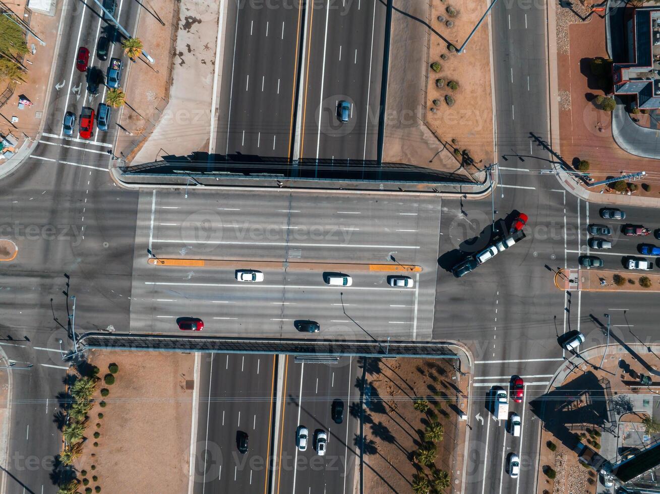 aéreo Visão do a rodovia e encruzilhada cruzamentos dentro Fénix, EUA. foto