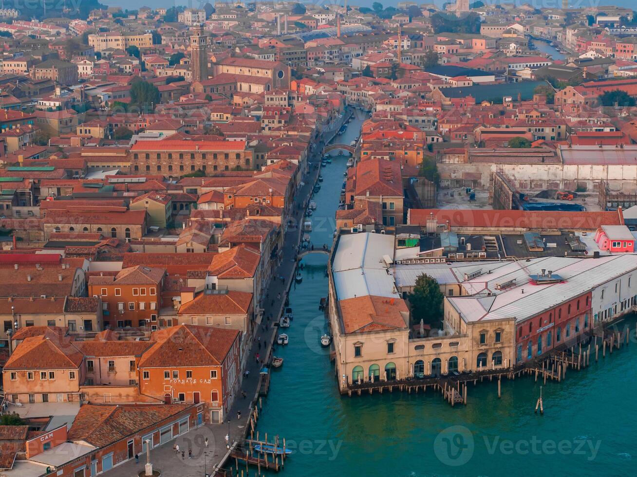 aéreo Visão do murano ilha dentro Veneza lagoa, Itália foto