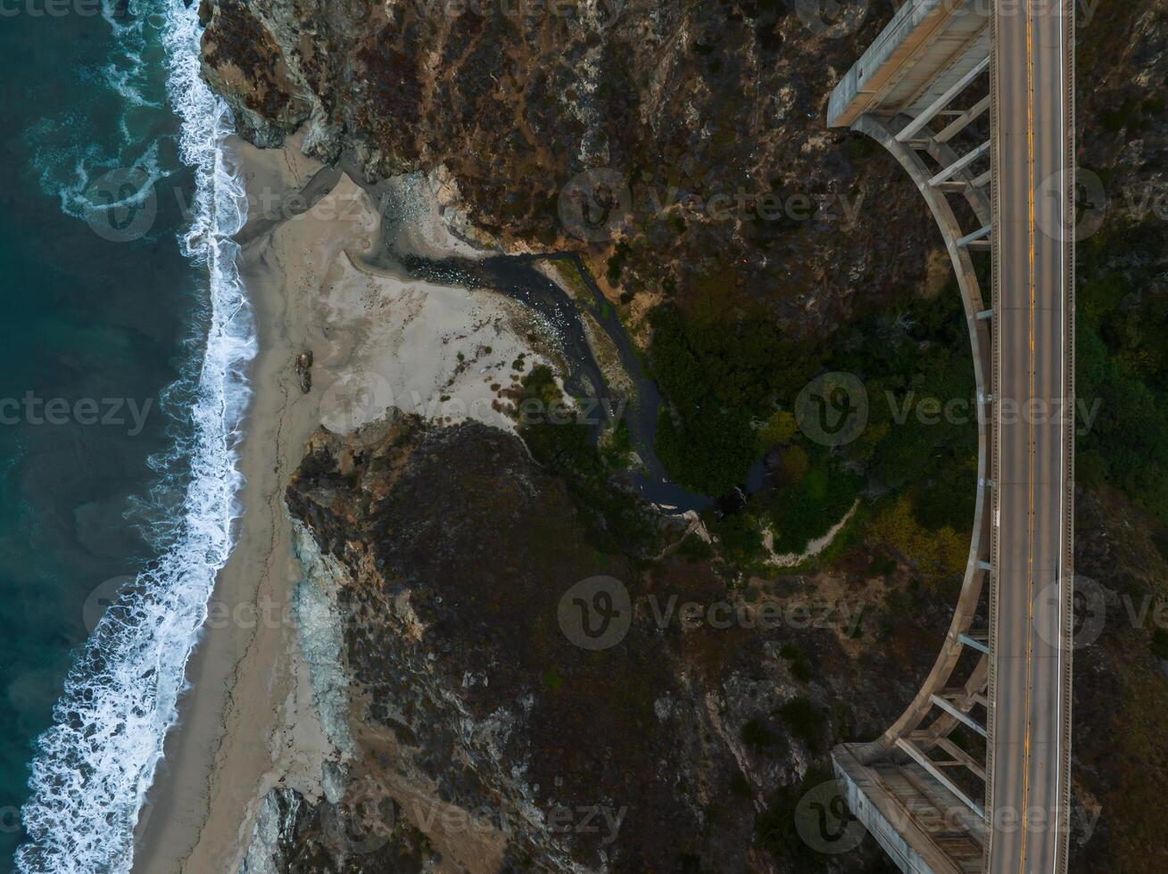 bixby ponte aéreo Visão dentro Califórnia, EUA. lindo ponte foto