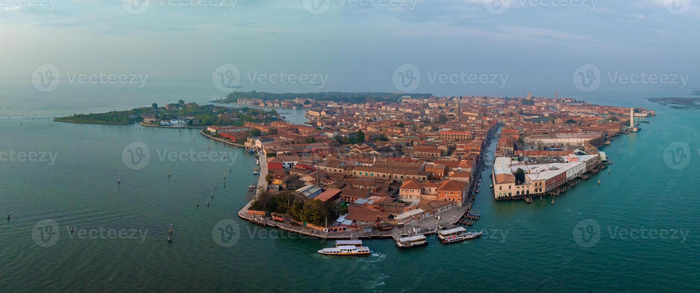 aéreo Visão do murano ilha dentro Veneza lagoa, Itália foto