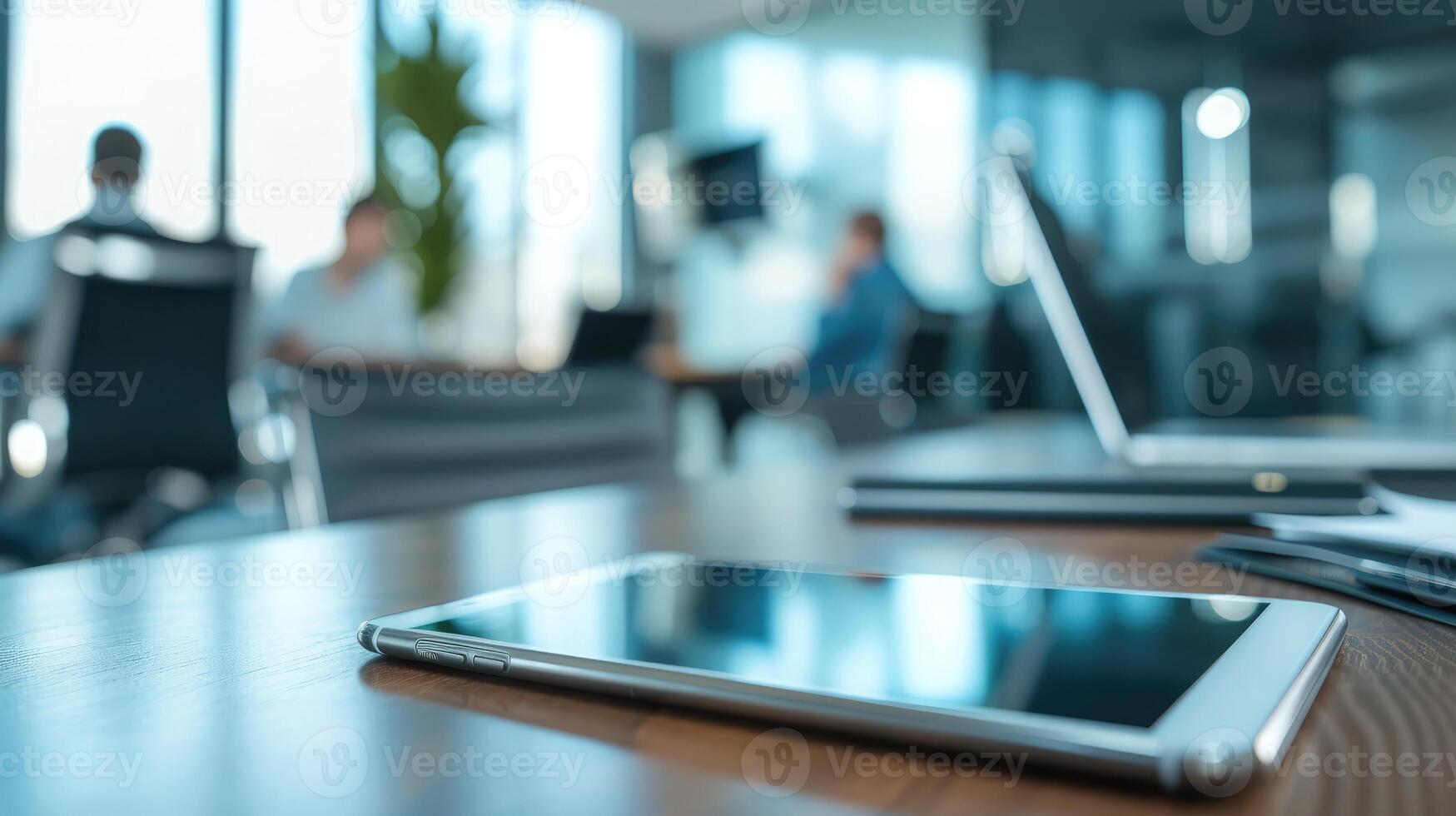 ai gerado fechar acima do inteligente telefone e tábua computador às escritório encontro sala. o negócio pessoas grupo interagindo dentro fundo. foto