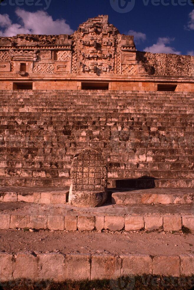 uxmal clássico Maya ruínas dentro a puuc colinas do Yucatán, México. foto