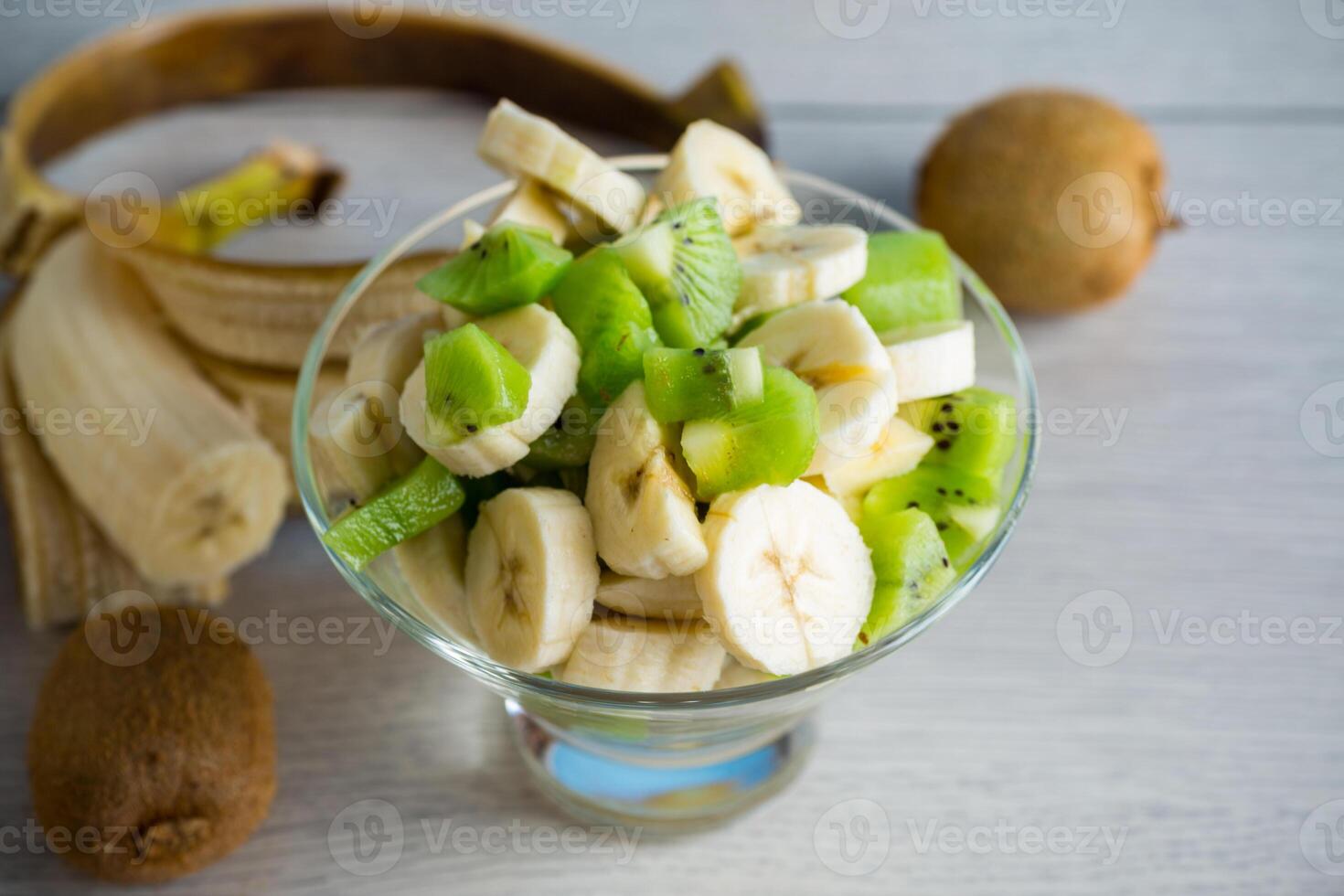 fruta salada do bananas e kiwi foto