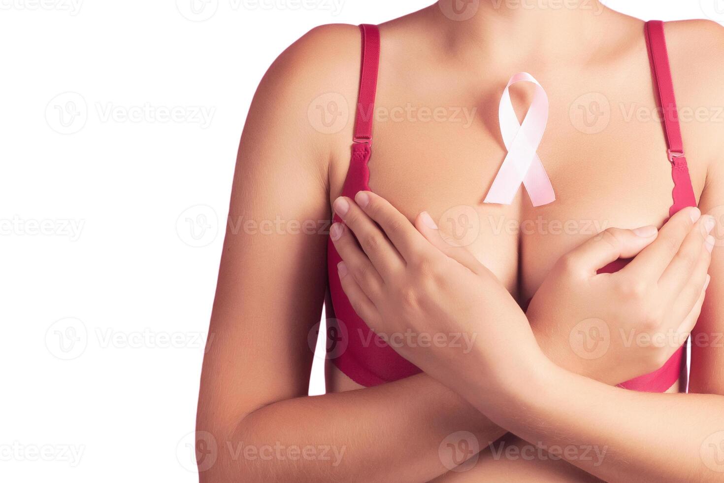 cuidados de saúde e remédio conceito - mulher com Rosa seio Câncer consciência fita foto