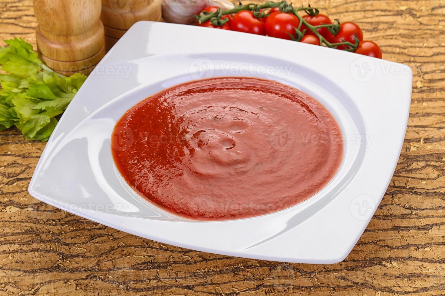 sopa de tomate mediterrânea foto