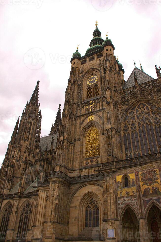 vista da cidade velha de praga - edifícios antigos foto