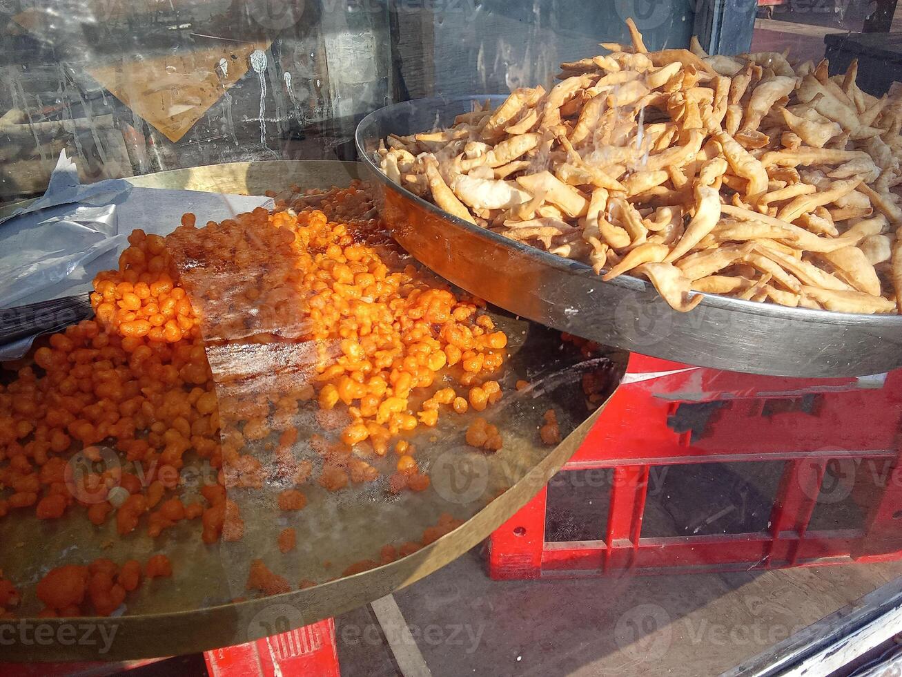 paquistanês tradicional doce boondi namak paray foto