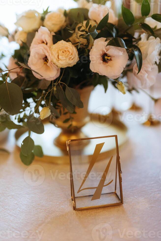 elegantes decorações de casamento feitas de flores naturais foto