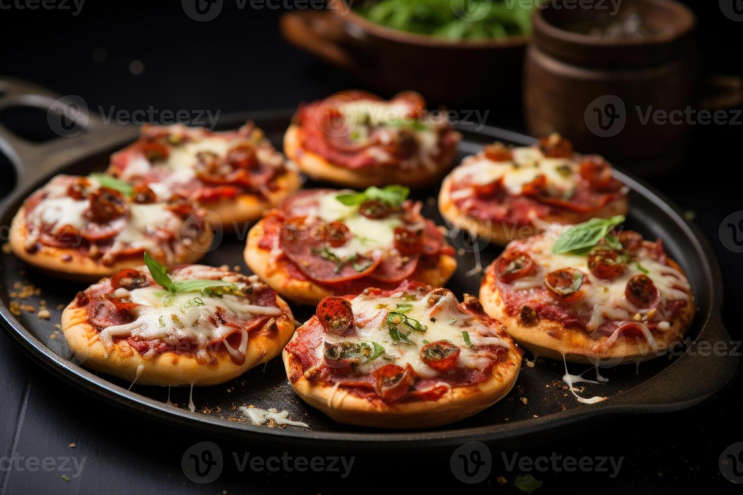 ai gerado pequeno panela mini pizzas. gerar ai foto