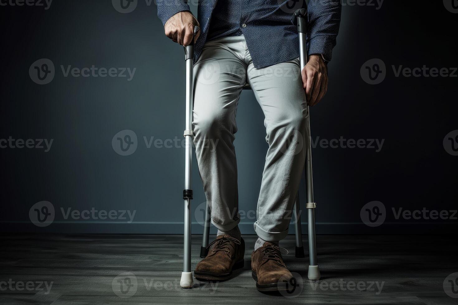 ai gerado resiliente homem ferido perna usando muletas. gerar ai foto