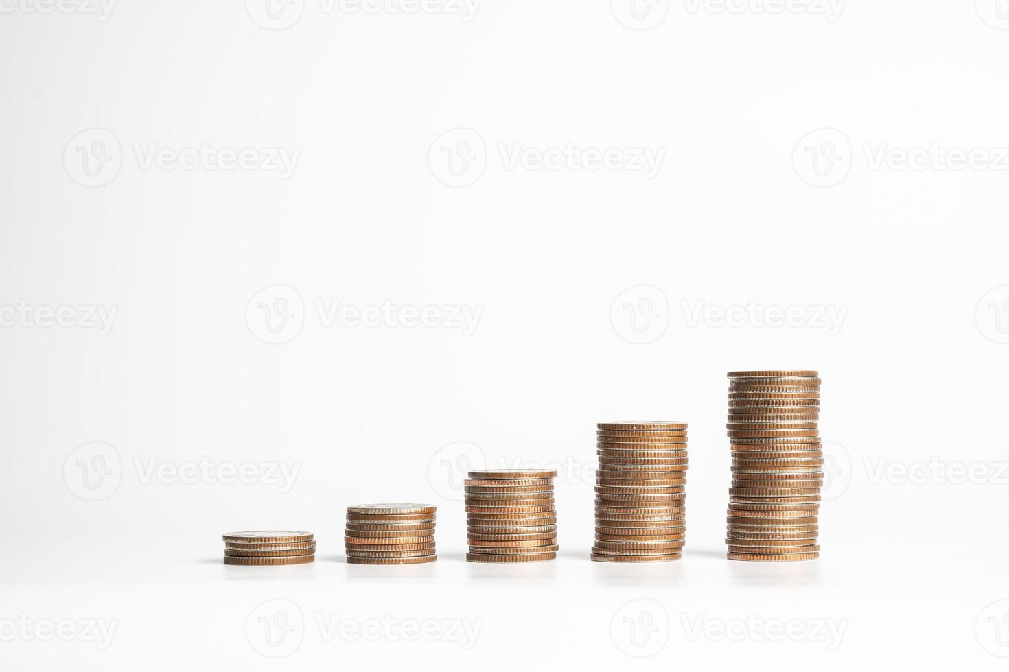 moeda pilha para investimento estratégias. salvando dinheiro e alcançar financeiro metas conceito. foto