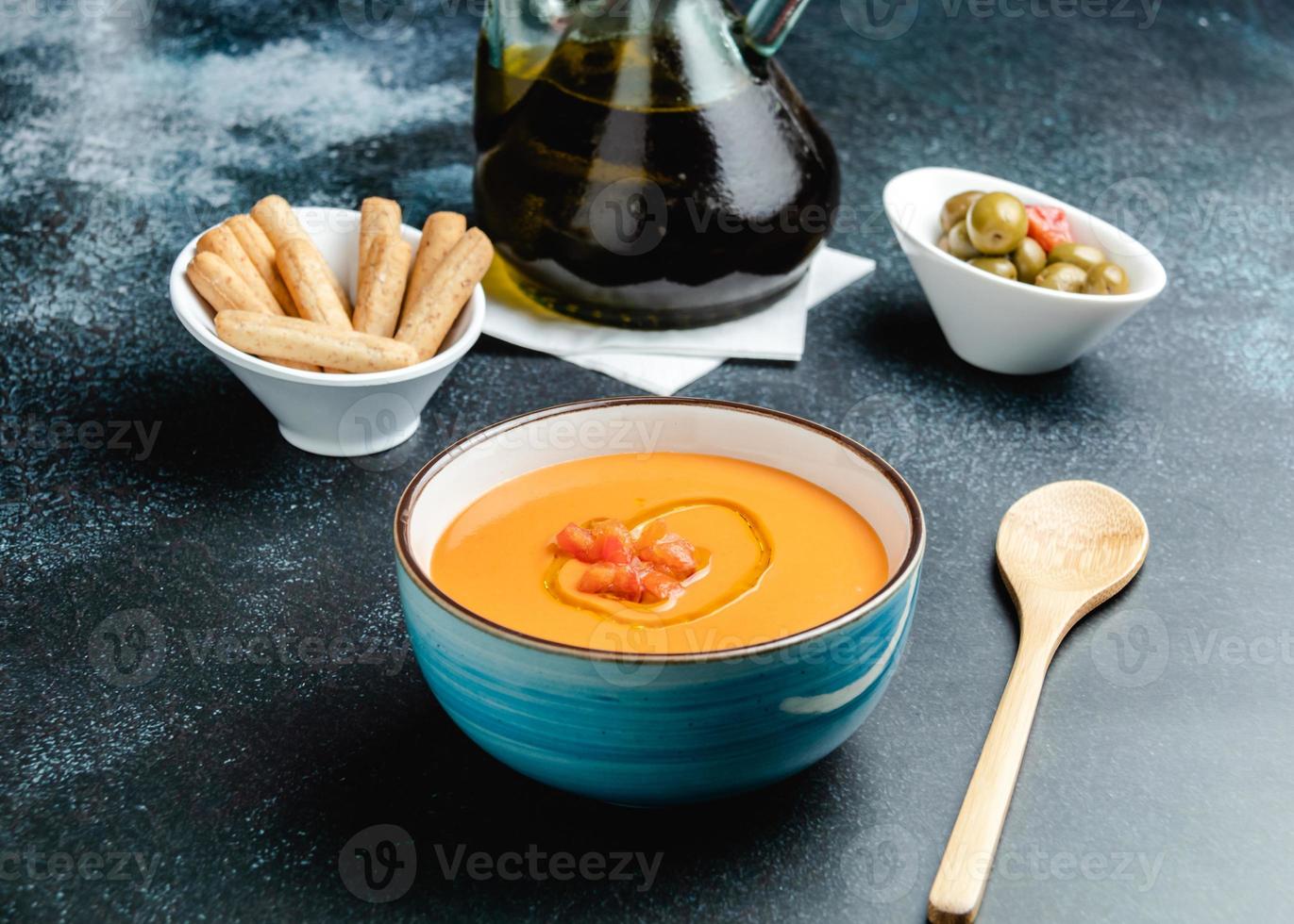 cordobes salmorejo espanhol na mesa foto