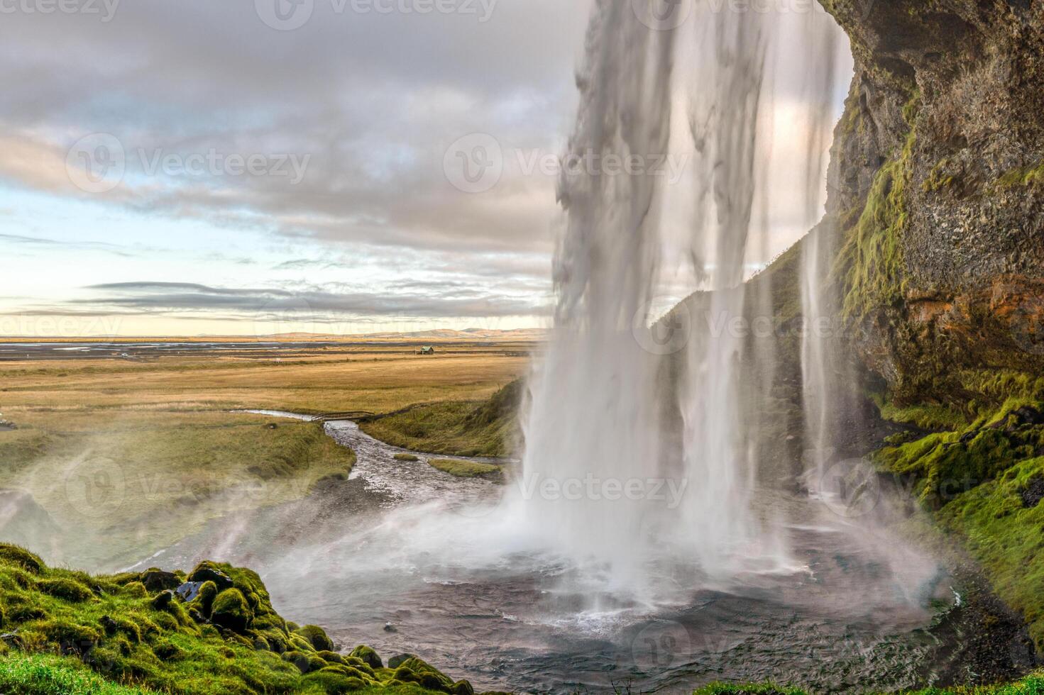 a Seljalandsfoss cascata dentro Islândia foto